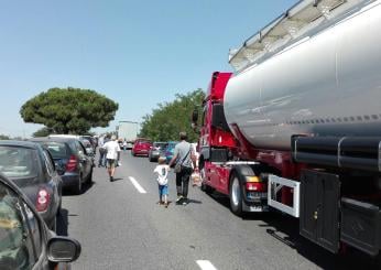 Latina, incidente a Sabaudia: travolto un ciclista, traffico in tilt