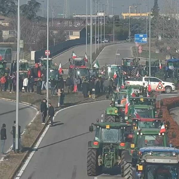 Ciclismo, cancellata la prima tappa dell’Etoile de Besseges per la protesta degli agricoltori