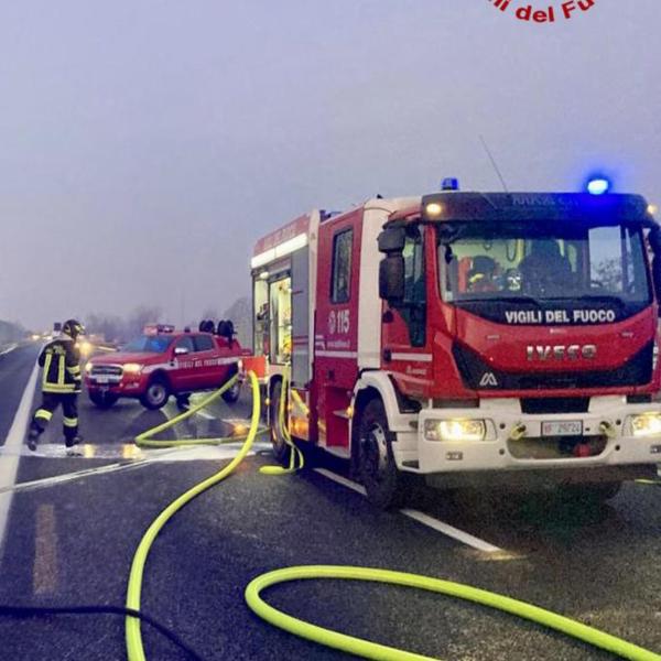 Venezia, esplosioni a Murano: in fiamme due imbarcazioni, non ci sono feriti