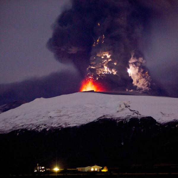 Islanda, imminente l’eruzione del vulcano Fagradalsfjall: evacuato villaggio di 4000 abitanti