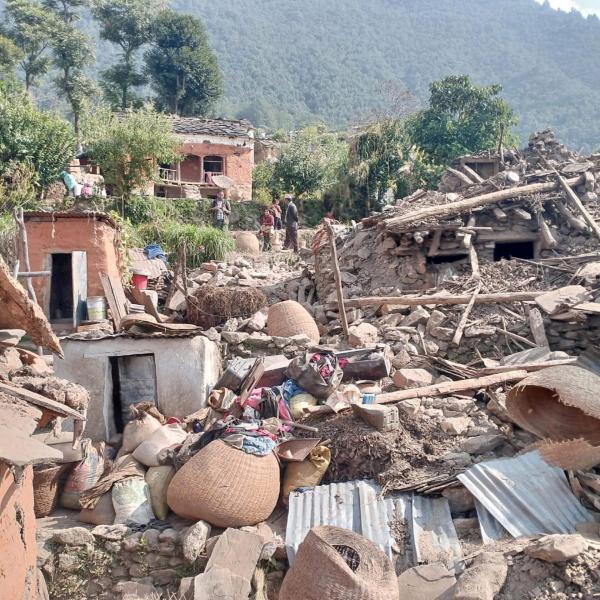 Nepal, terremoto fa 132 morti: “Danni inestimabili alla cultura” – FOTO e VIDEO