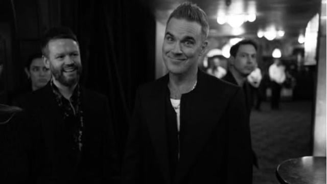 Robbie Williams ha deciso di prendere il diploma a 50 anni, dopo le diagnosi di dislessia e ADHD