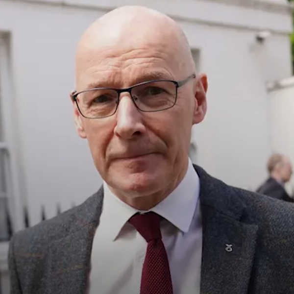 Chi è John Swinney, l’ex vice ministro di Nicola Sturgeon e candidato leader del Partito Nazionalista Scozzese