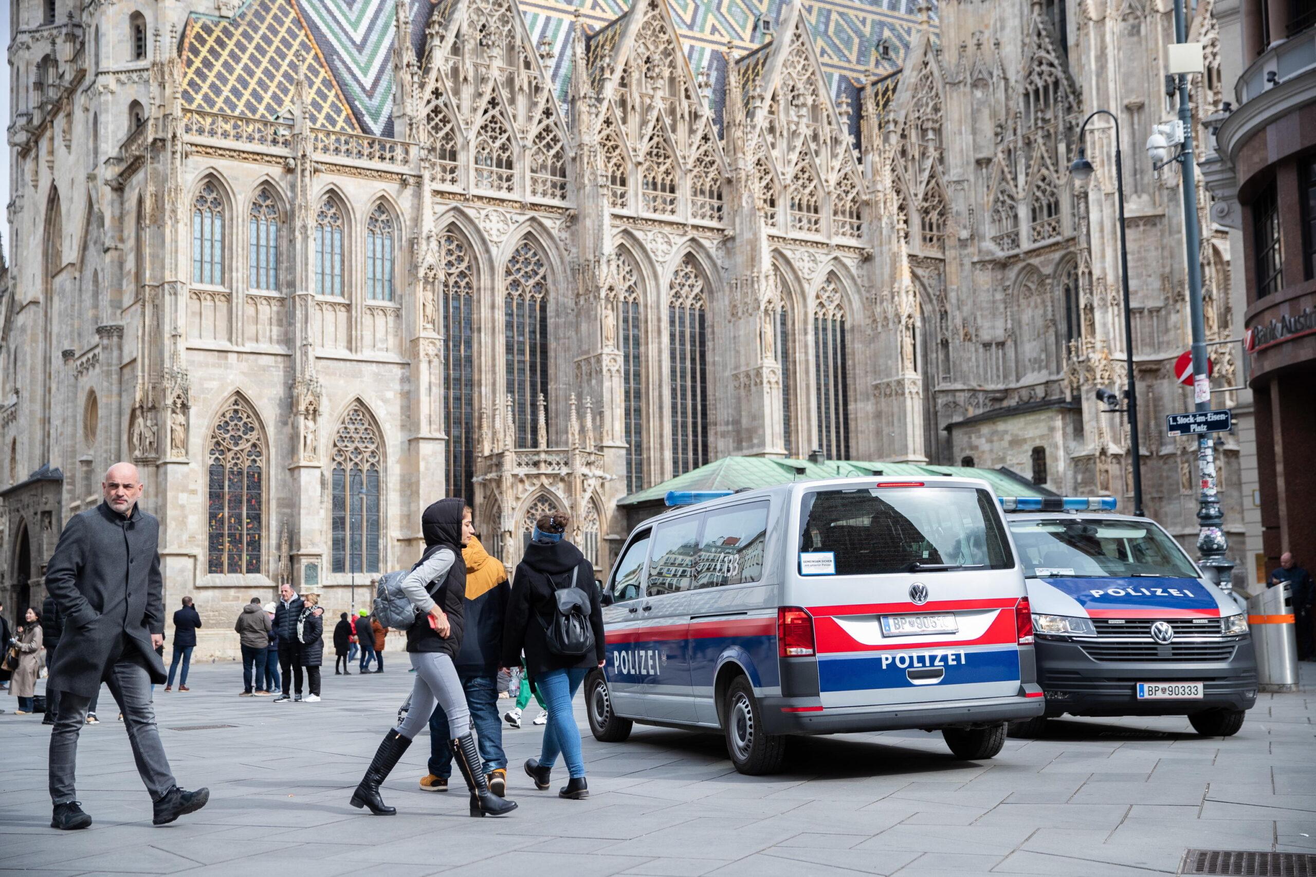 Vienna, la polizia di Vienna alza il livello di sicurezza: si teme un attentato