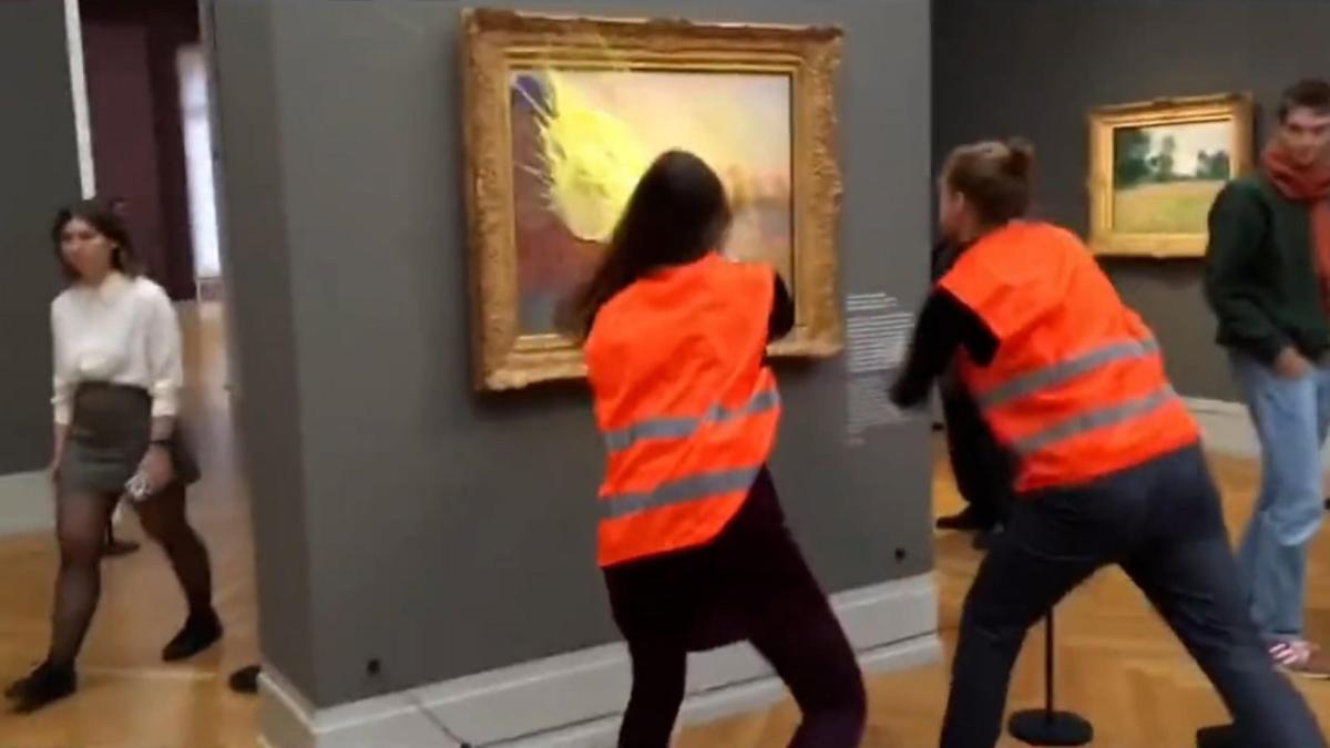 Svezia, attiviste imbrattano dipinto di Monet a Stoccolma: arrestate