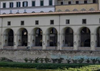 Firenze, imbrattate colonne del Corridoio Vasariano. Nardella: “Gesto vergognoso”