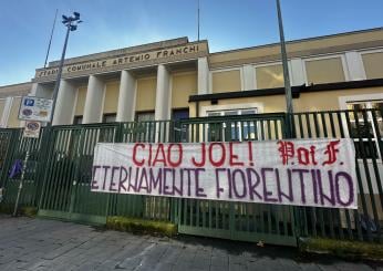 Joe Barone, in tanti alla camera ardente aperta al Viola Park: Commisso tra i primi ad arrivare