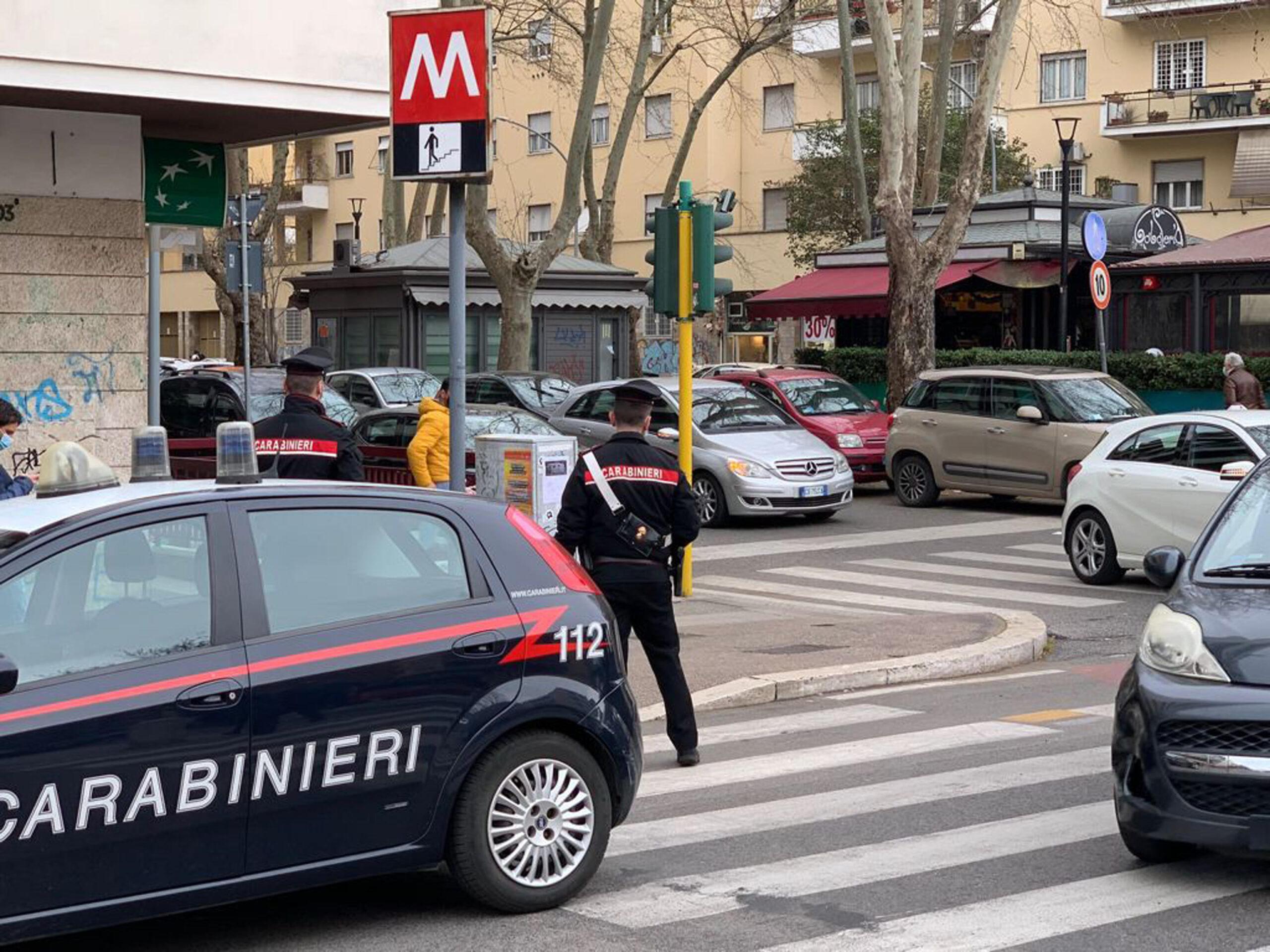 Blitz all’ex hotel Cinecittà a Roma: avviato lo sgombero dopo l’accoltellamento di un 47enne