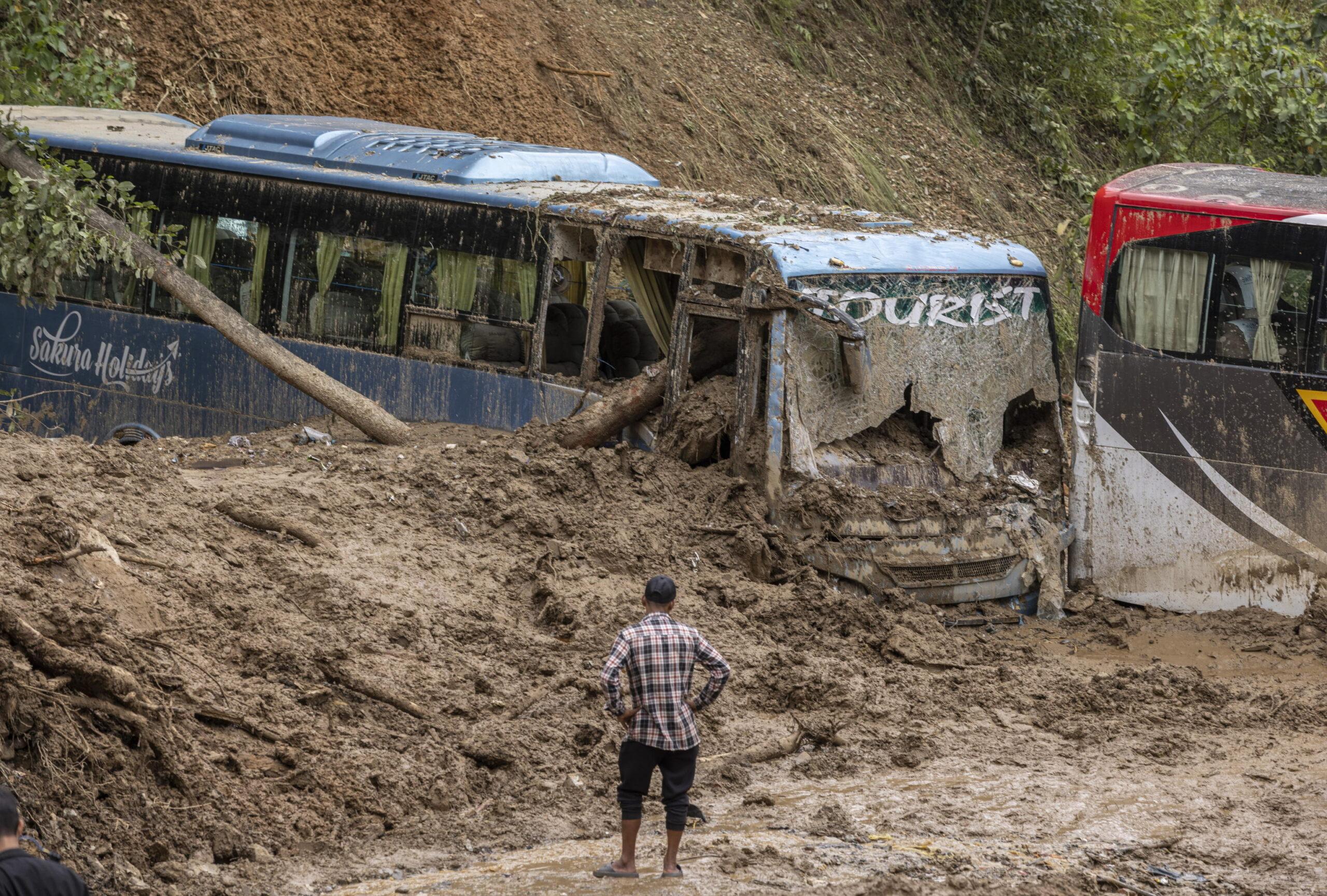 Nepal, incessanti piogge monsoniche e inondazioni: oltre 148 morti e 64 dispersi | VIDEO