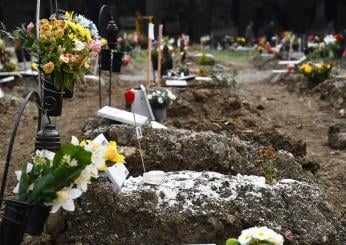 Orrore a Genova, tomba profanata al cimitero di Cremeno, solo pochi resti umani lasciati sul terreno