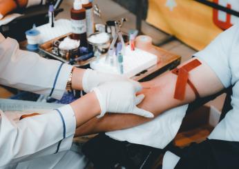 Come donare il sangue: requisiti, dove, chi può farlo e chi no. Fa male?