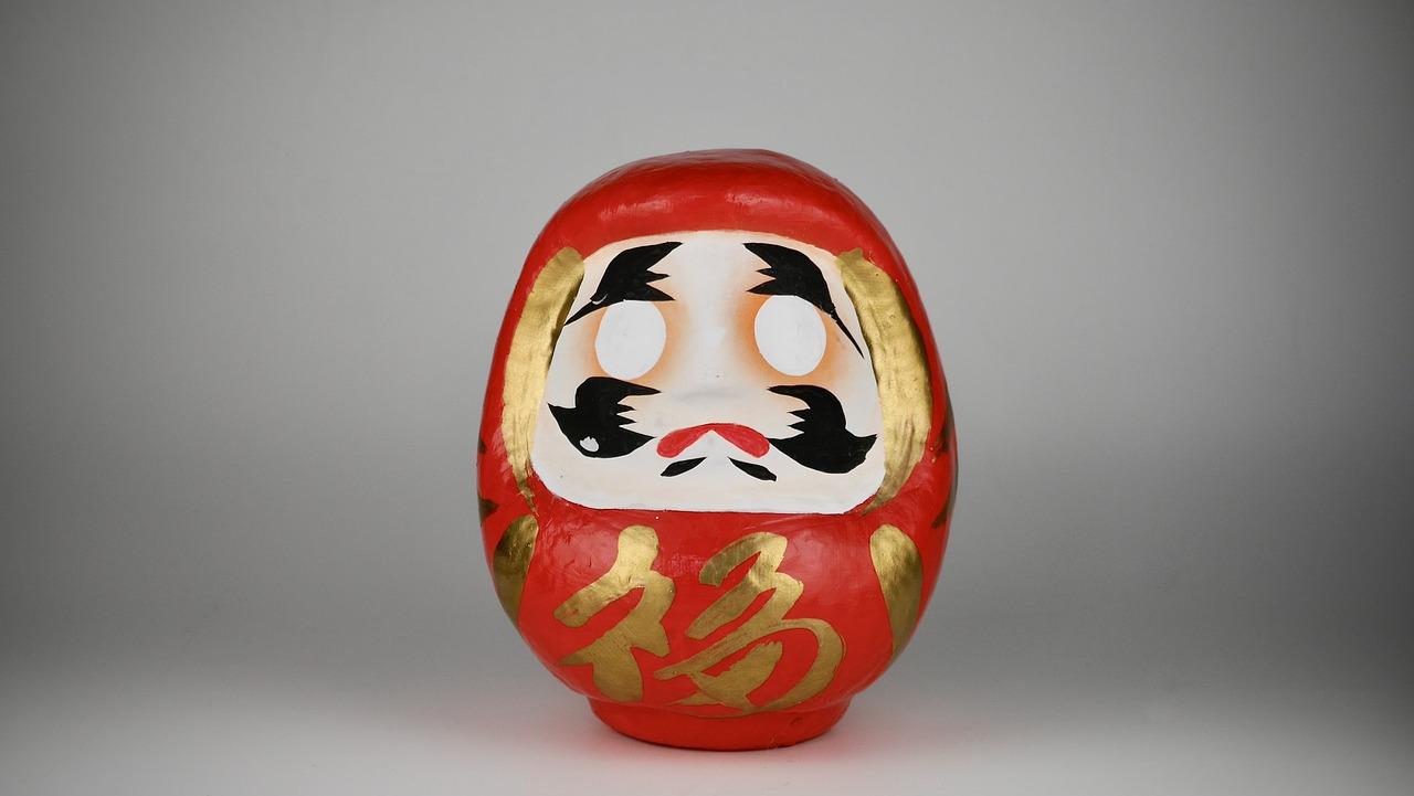 La leggenda della bambola Daruma. Scopri il significato profondo dietro la pupa giapponese più famosa