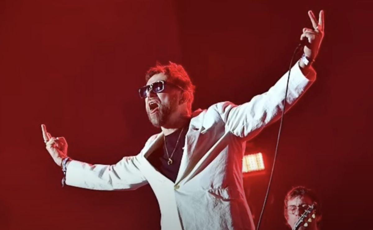 Blur, Damon Albarn infuriato al Coachella 2024: “Non ci vedrete più, potreste fare lo sforzo di cantare”