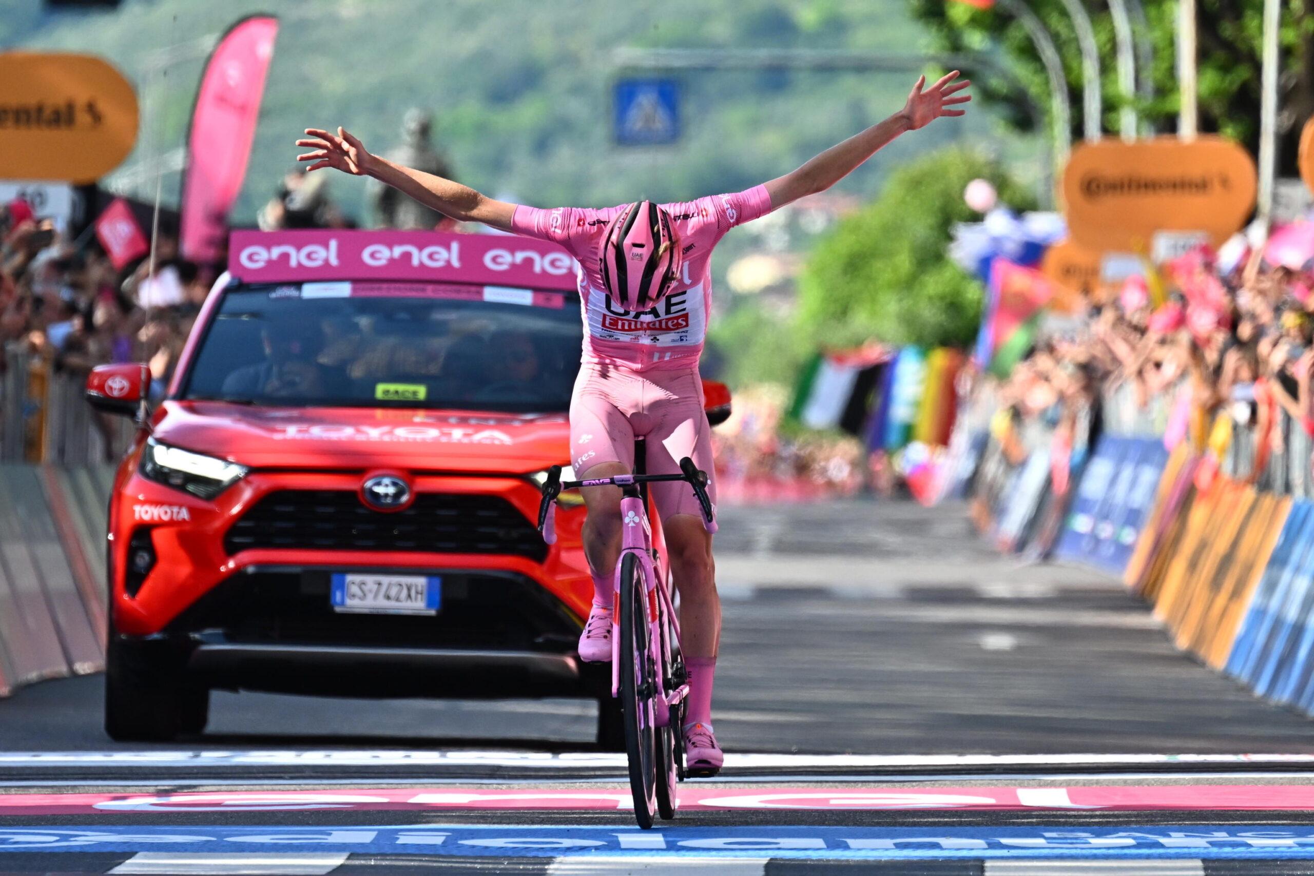 Giro d’Italia 2024, sesta vittoria per Pogacar sul monte Grappa: domani la passerella finale a Roma