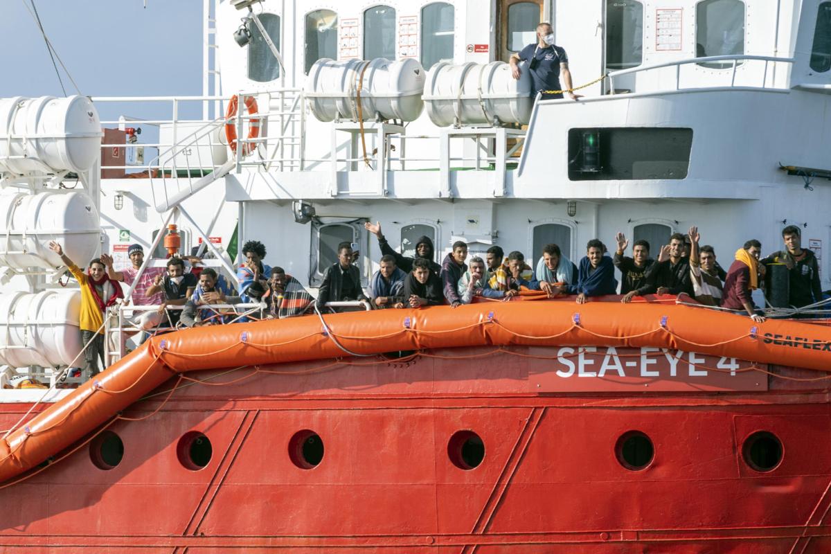 Migranti a Ortona, la ong Sea Eye: “Ci diano un porto più vicino”