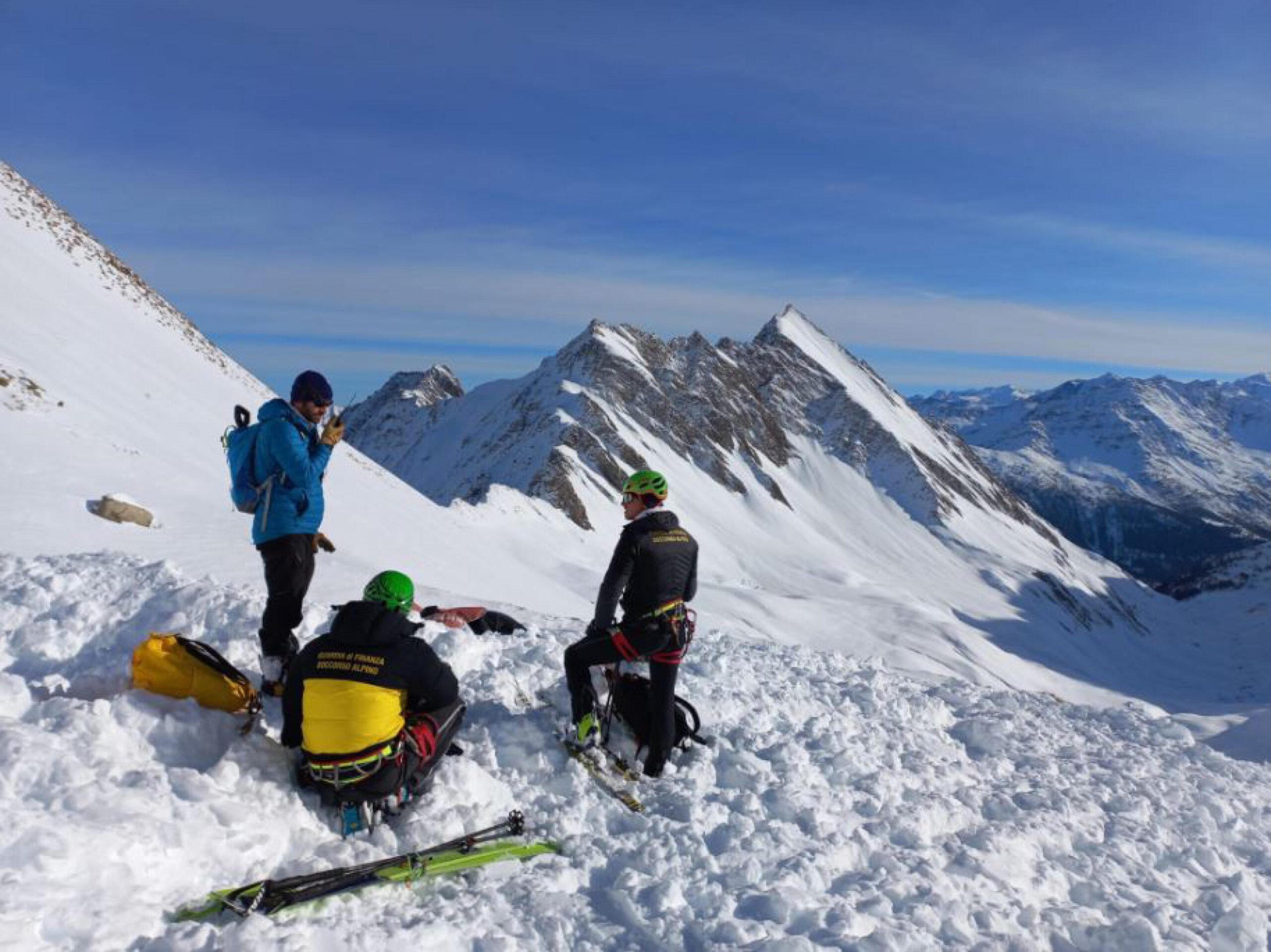 Valanga Courmayeur, trovato il corpo della scialpinista svedese dispersa. Sono due le vittime, avevano 25 anni