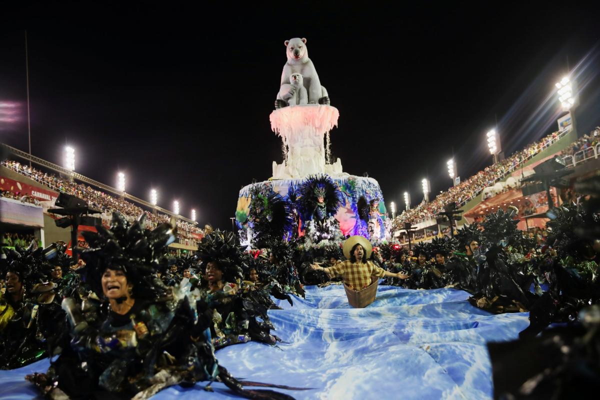 Covid, per il Carnevale di Rio de Janeiro festa dimezzata