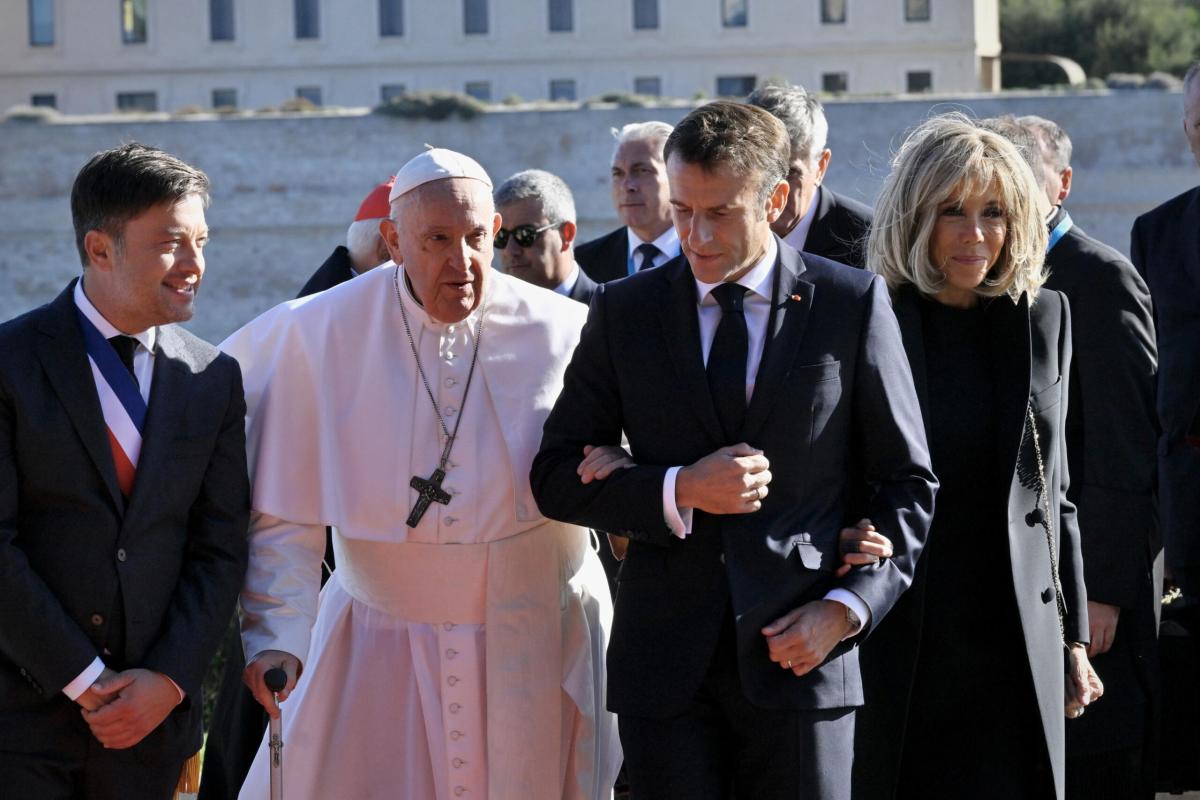 Papa Francesco a Marsiglia, oggi incontro con Macron