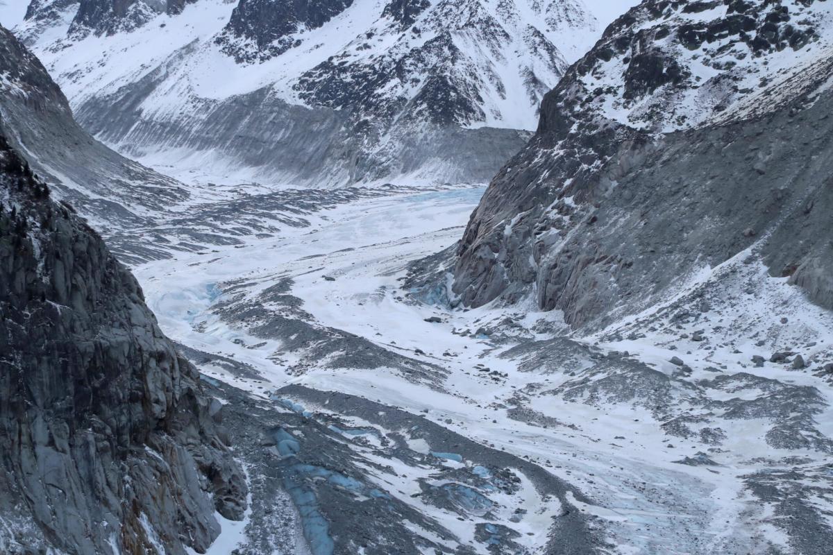 Versante francese del Monte Bianco: un lago glaciale a rischio inon…