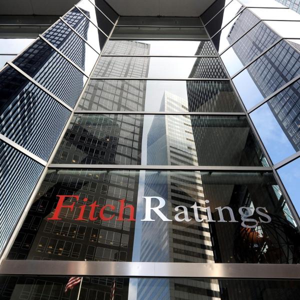 Fitch taglia l’outlook sul rating sovrano della Cina: ecco le reazioni di Pechino