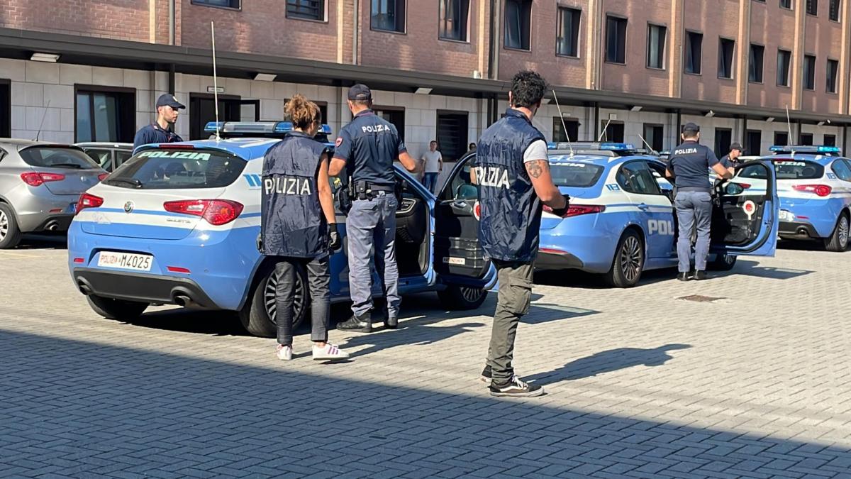 Monza, sfonda con la macchina la vetrata di un centro per disabili …