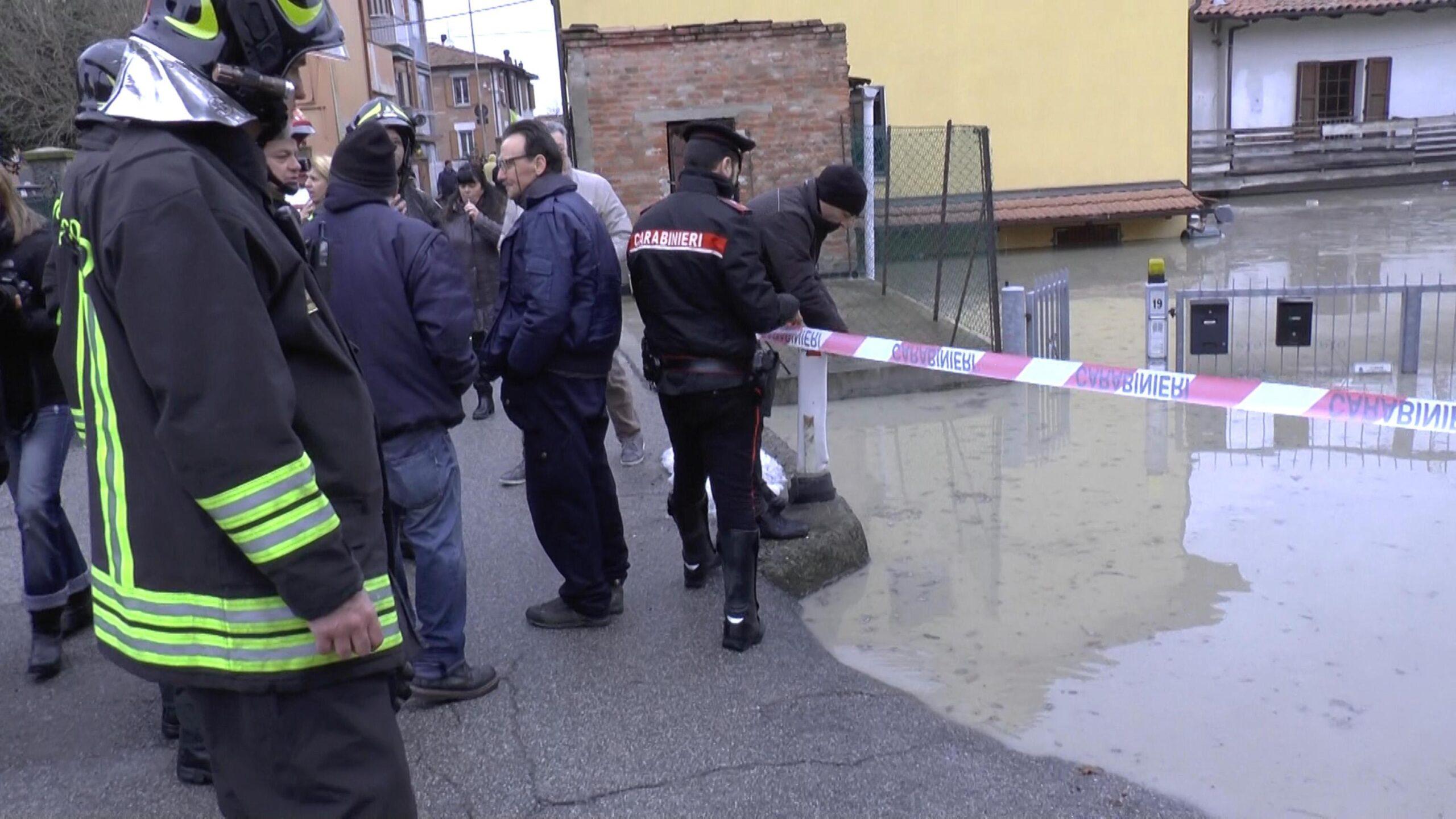 Via Saffi Bologna allagata, strada chiusa e autobus deviati