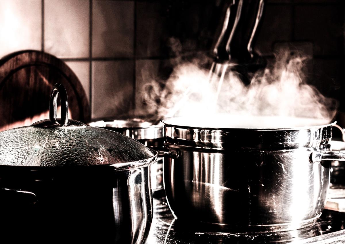 Come riutilizzare l’acqua di cottura della pasta? Consigli e idee per non sprecare