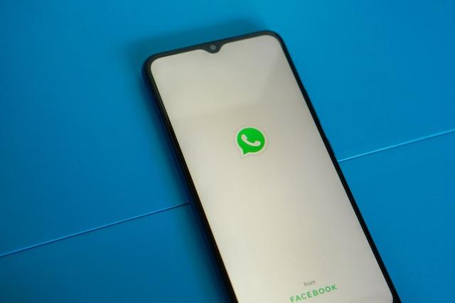 Truffa telefonica, cosa fare se ricevi il messaggio “Papà mi è caduto il telefono, mi mandi un Whatsapp al nuovo numero”