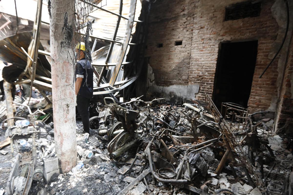 Vietnam, incendio distrugge un condominio ad Hanoi: almeno 14 morti | VIDEO