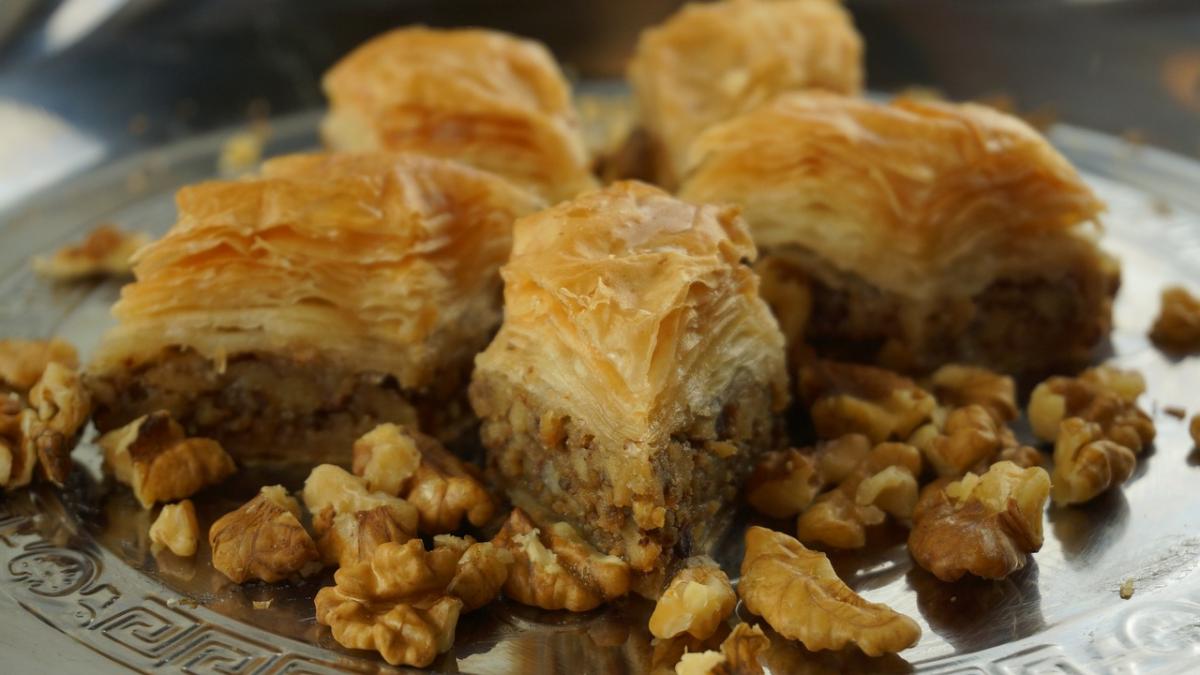 Baklava: ricetta originale turca del dolce ripieno di frutta secca