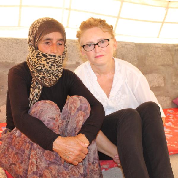 Genocidio degli Yazidi, Ryan (scrittrice e giornalista): “Le donne hanno avuto un ruolo fondamentale nella resistenza contro l’Isis. Lo Stato Islamico? È ancora una minaccia per questo popolo”| FOTO