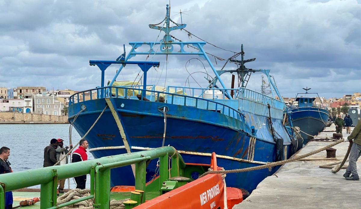 Naufragio al largo di Lampedusa, bimba di 15 mesi dispersa e salvati 44 migranti