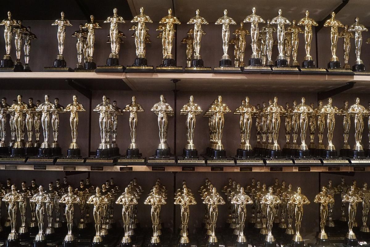 Nomination Oscar 2024, film e attori candidati alla statuetta: tra “Oppenheimer” e “Barbie” spunta Lanthimos. C’è “Io Capitano” di Garrone