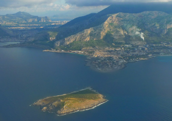 Dove si trova l’Isola delle Femmine e perché si chiama così? Proprietario, leggenda, e come arrivare. Una festa “oltraggia” la riserva naturale