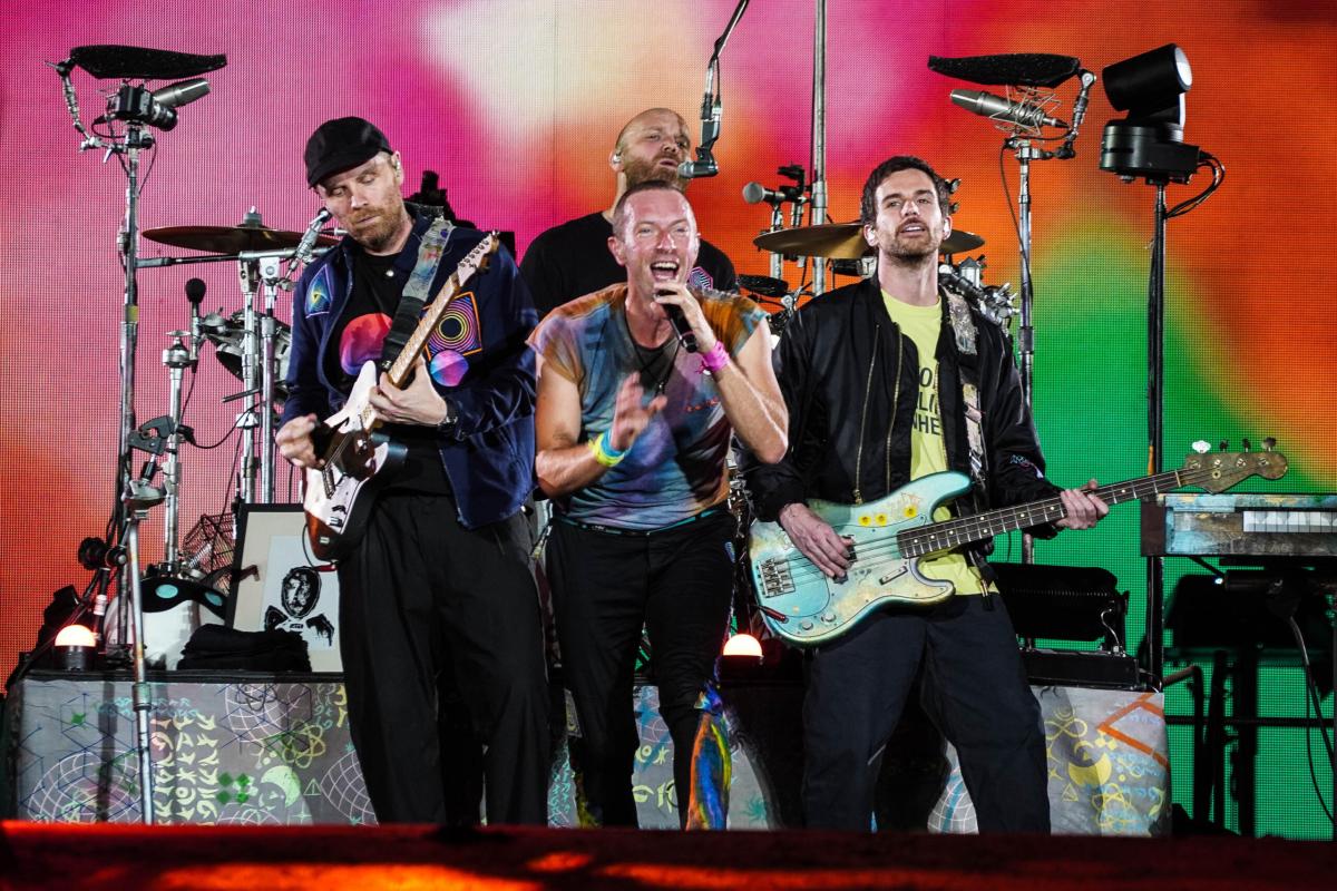 Sanremo 2024, Coldplay super ospiti all’Ariston: l’indiscrezione