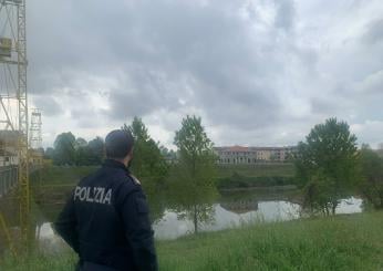 Torino, cadavere trovato sulle rive di un fiume a Venaria Reale: vittima uccisa a coltellate