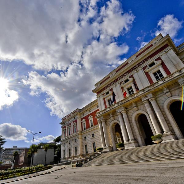 Concorso dirigente medico Ospedale Cardarelli: requisiti e come fare domanda