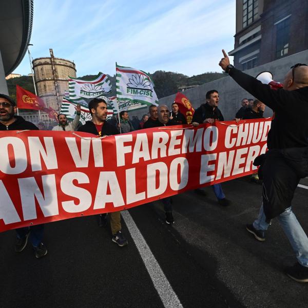 Ansaldo Energia: 2mila in corteo, bloccato accesso autostrada A7 | FOTO