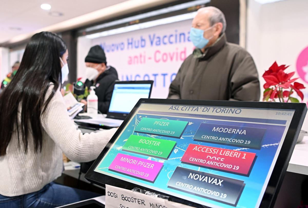 Schillaci annuncia nuovi vaccini per il Covid: “Pronti tra 15 giorni”