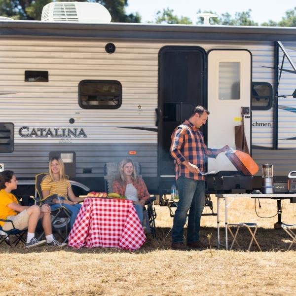 Quanto costa una vacanza in camper? È più conveniente acquistarlo o noleggiarlo?