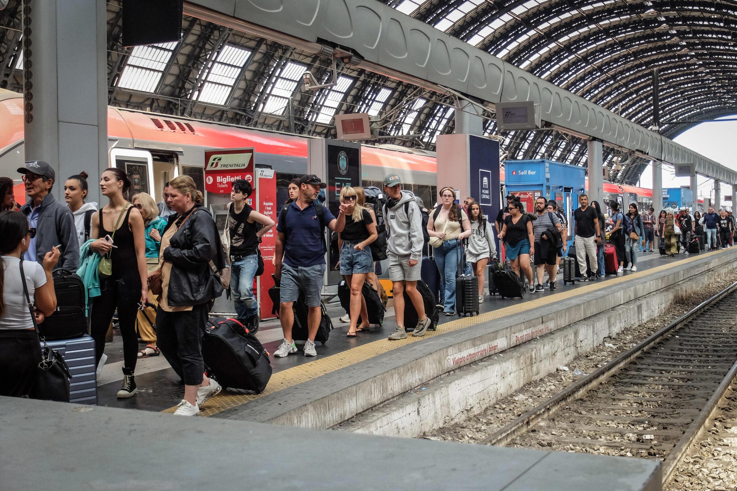 Travolta una vittima sui binari tra Novara e Milano 18 settembre 2023, treni fermi per ore