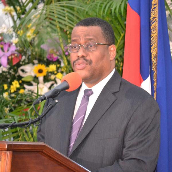 Haiti, il consiglio di transizione nomina Garry Conille nuovo premier: non si fermano le violenze delle bande