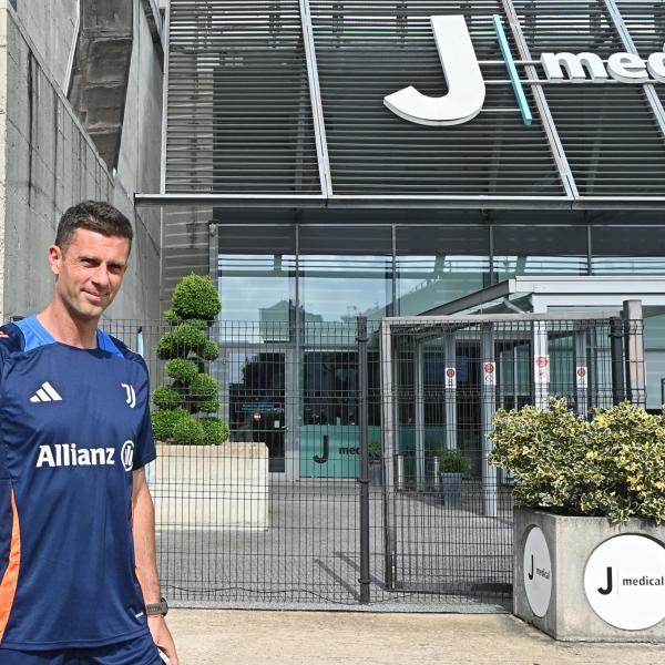 Juventus, la presentazione di Thiago Motta: “Voglio vedere una squadra orgogliosa. Sugli obiettivi e il mercato…”