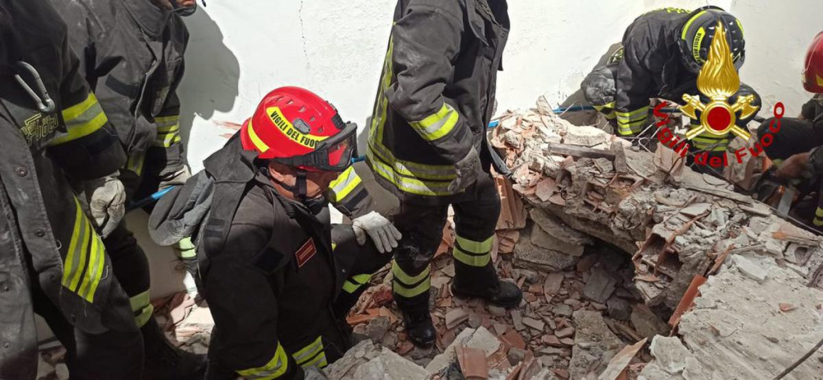 Lizzano (Taranto), operaio muore travolto dal crollo di una palazzina