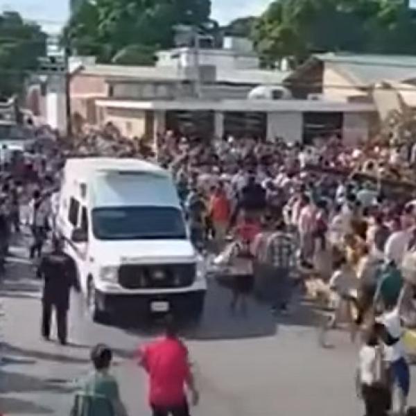 Messico, crolla il tetto di una chiesa a Ciudad Madero durante un battesimo: almeno 10 morti e 60 feriti | FOTO e VIDEO