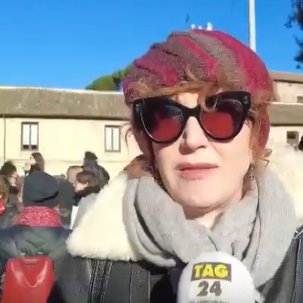 Violenza sulle donne, Fiorella Mannoia al Governo: “In manovra niente fondi per i centri antiviolenza”