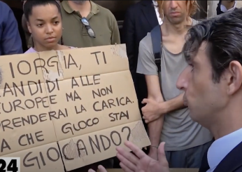 Roma, Ultima Generazione protesta davanti alla sede di FdI: il confronto con Donzelli | VIDEO