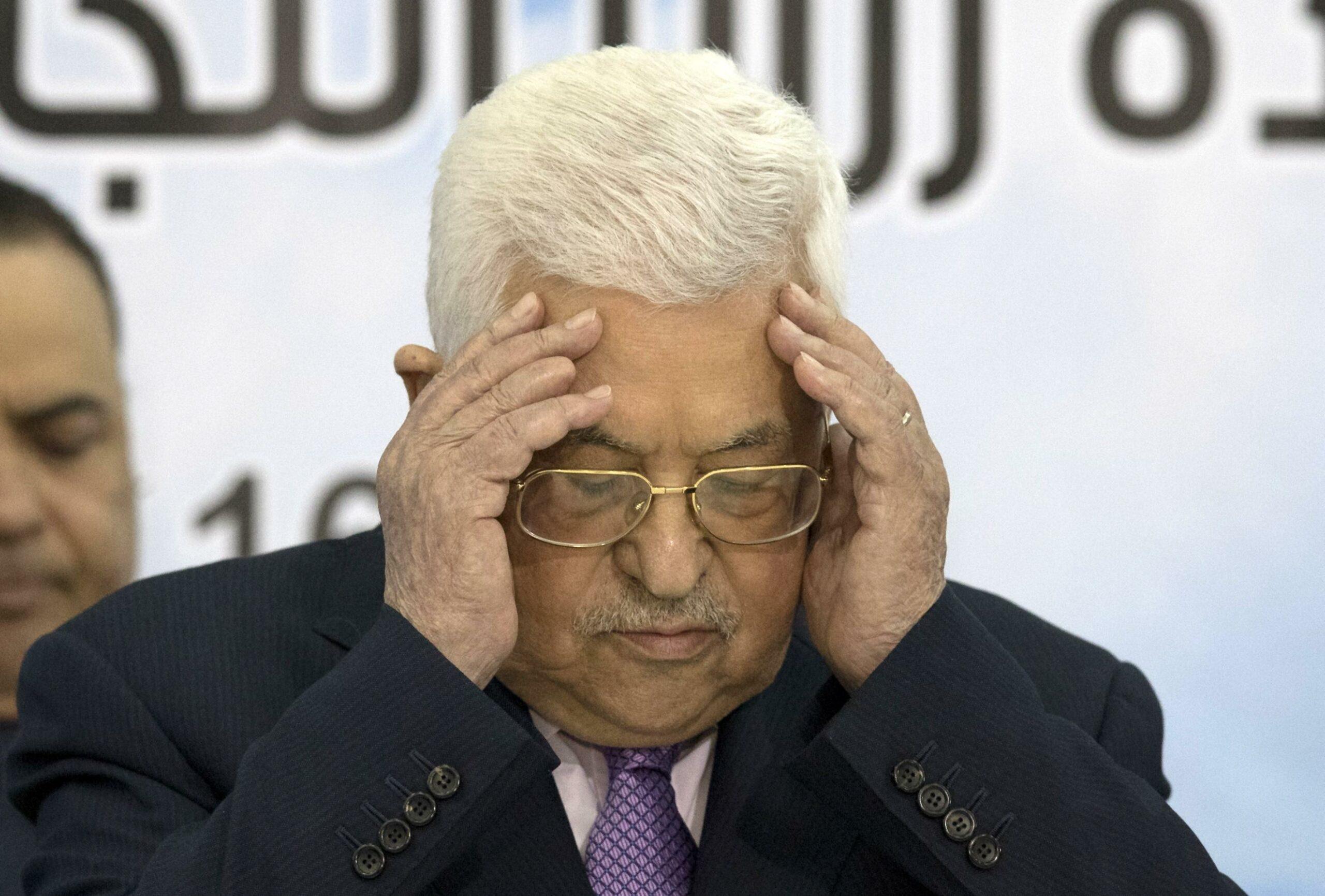 La Cnn turca lancia una clamorosa notizia che rischia di infiammare la guerra fra Israele e Palestina: Abu Mazen, leader del governo civile palestinese, sarebbe stato coinvolto in un attentato. Ignote le condizioni del politico.