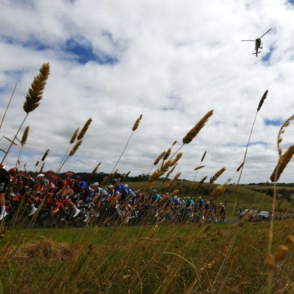 AlUla Tour 2024, van Uden beffa Groenewegen nel primo sprint