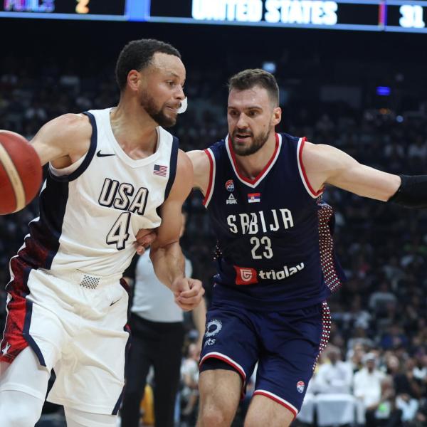 Basket, super Team USA contro la Serbia: Curry e compagni “demoliscono” gli avversari